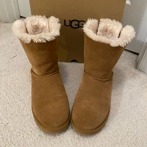 UGG Chestnut Short Continuity Bow Boot Size 8